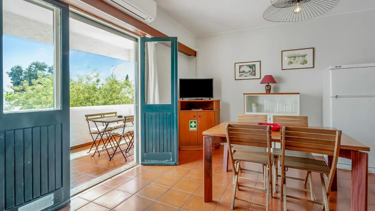 Vilamoura Coastal Retreat By Lovelystay
